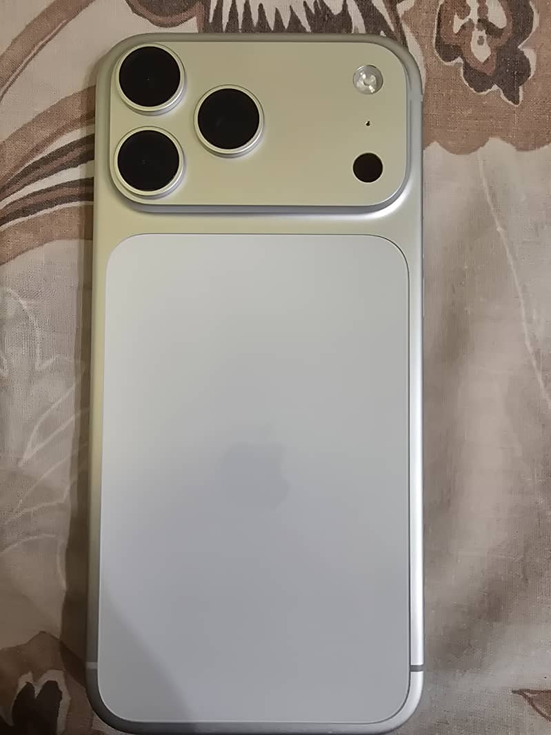 Apple iPhone 17 Pro Max 1