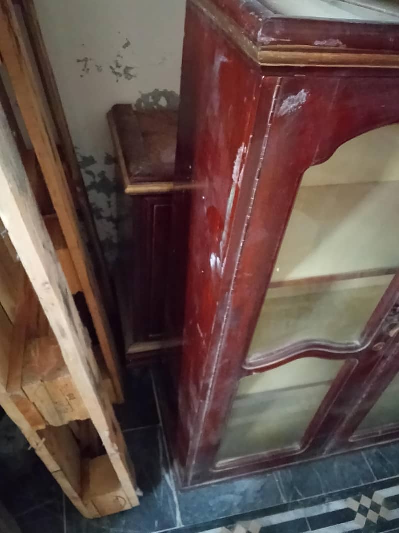 Showcase and Dressing 1