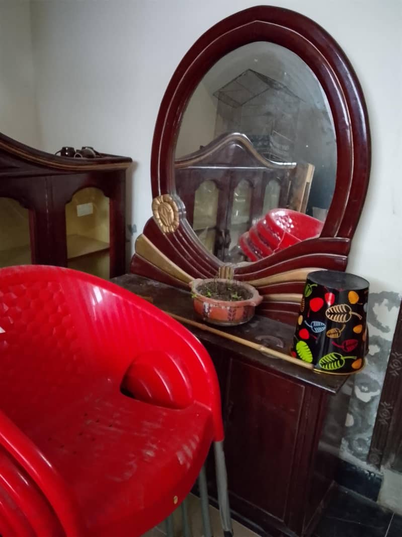 Showcase and Dressing 2