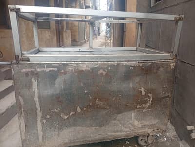 counter for dahi bhakkey chips burger