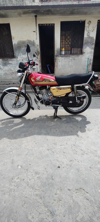Honda 125 Self Start – Gold Edition (Like Brand New)