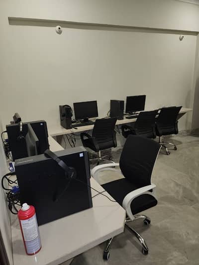 Prime Location Office Of 700 Square Feet Is Available For rent In Gulshan-e-Jamal, Karachi