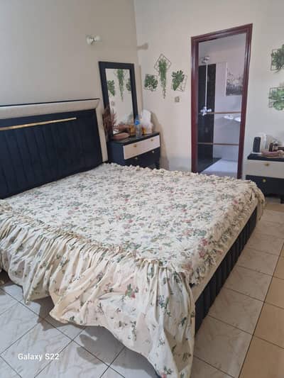 bed set for sale  without  matress