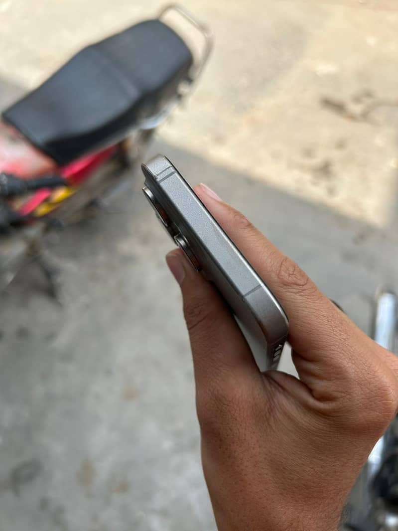 Iphone 15 Pro Max MDM 6