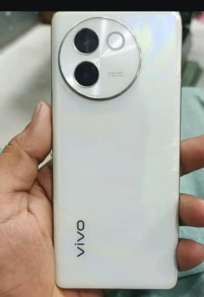 Vivo V30e Available