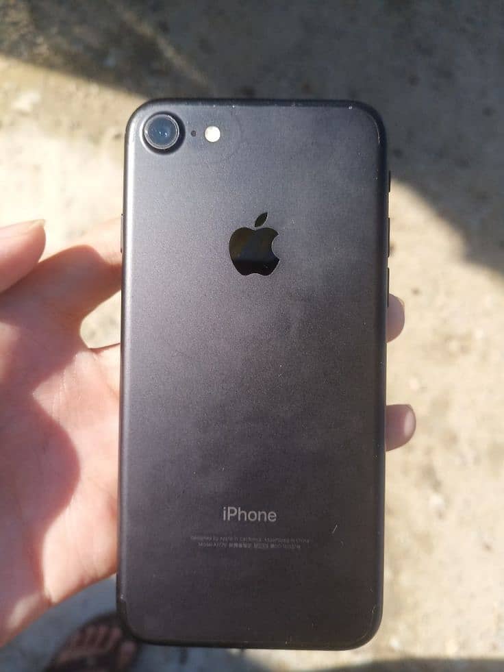Apple iPhone 7 3
