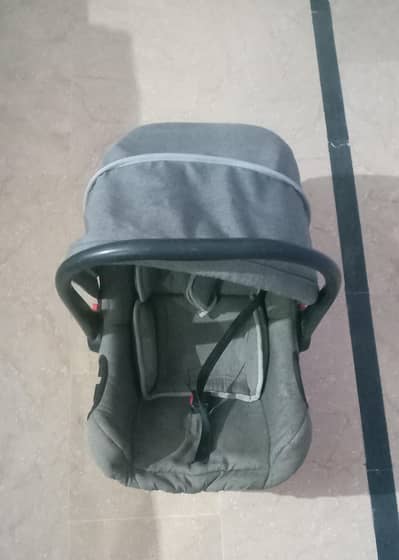 baby carry cot just 2 months used no any fault urgent sale