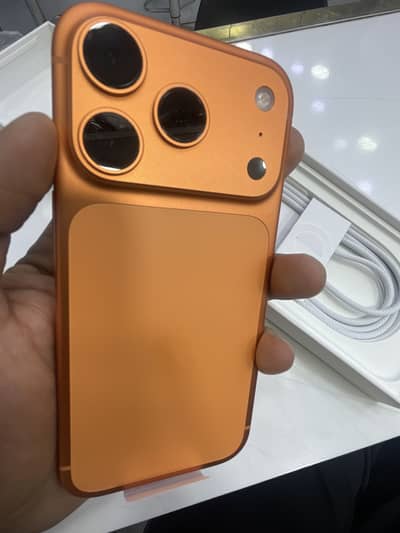 I phone 17 Pro (256) Pta with warranty 10/10