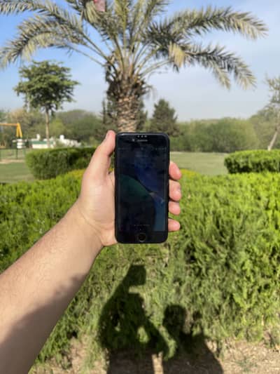 iPhone se2020 64gb J. V