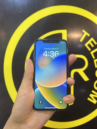 IPhone X 64 GB J. V 10/10 Condition