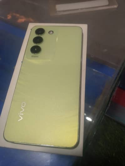 Y 100 Brand New with Box Charger