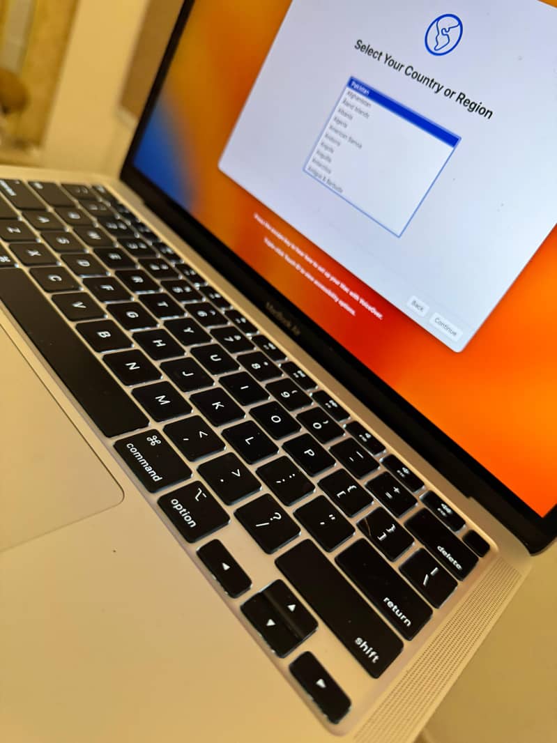 Macbook pro corei7 touch bar 1