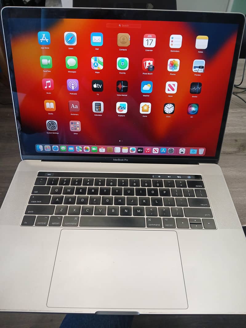 Macbook pro corei7 touch bar 4