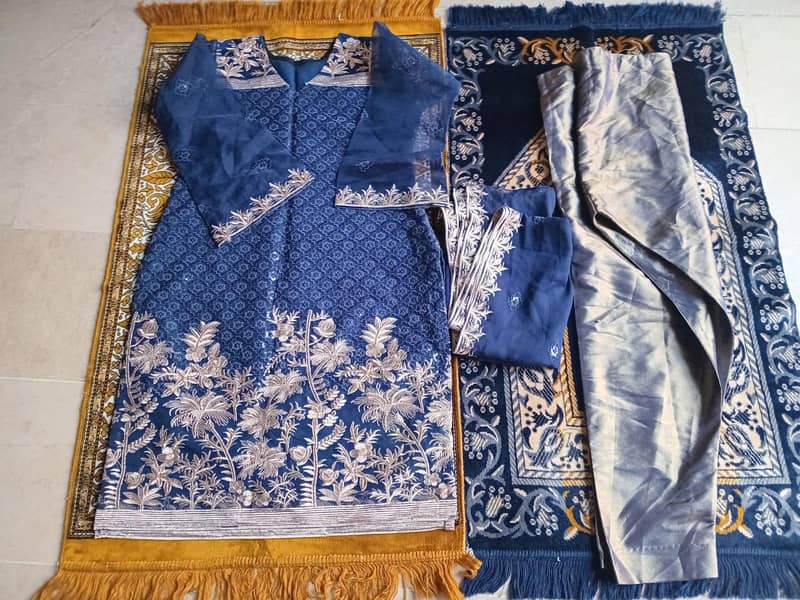 2 dresses available 0