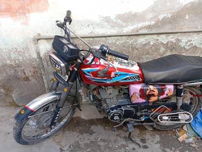 Honda 125 San 1998 Islamabad ke andar hai