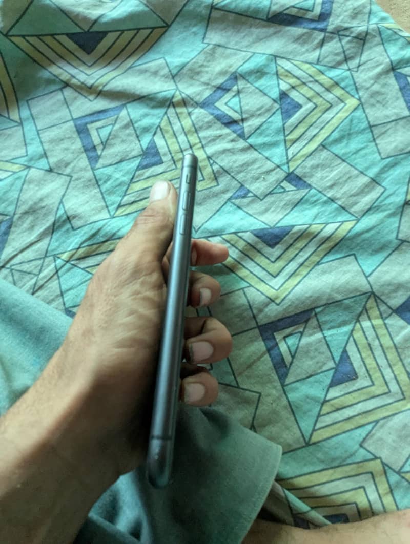 Apple iPhone 11 64GB 6