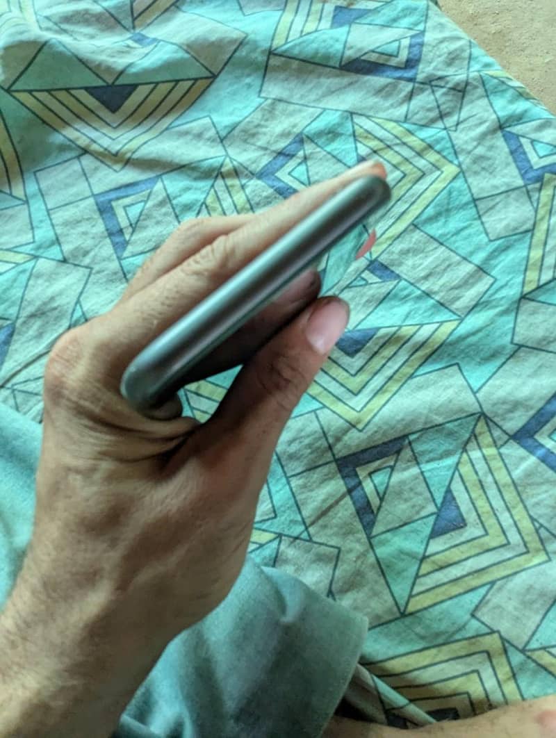 Apple iPhone 11 64GB 7