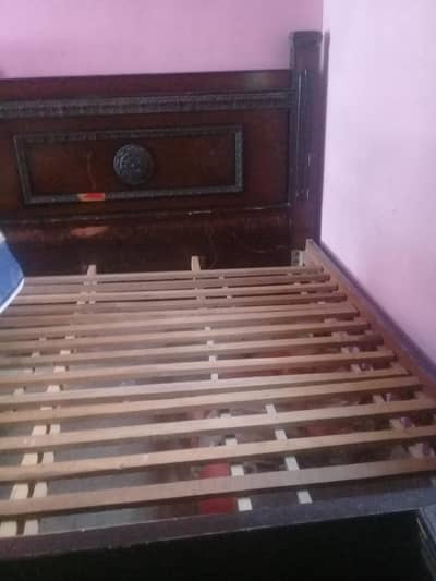 Solid Wood Bed Set with Dressing Table – Excellent Condition”