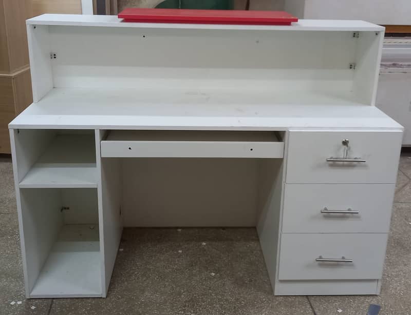 Reception Table/Counter 13