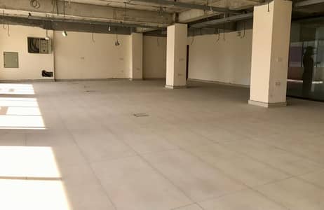 Ready to Move 2800-SQF Space Available For Rent Total:13400-SQF Lower Ground:2500-SQF Ground:2500-SQF Ist Floor:2800-SQF 2nd Floor:2800-SQF 3rd Floor:2800-SQF Rent: 160/SQF Ground:175/SQF Location : Business Square Gulberg Green Islamabad.