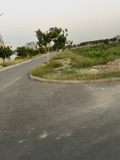 5 Marla Plot Available At Hot Location Near To park Mosque & Commercial At Reasonable Price In New Lahore City phase 3