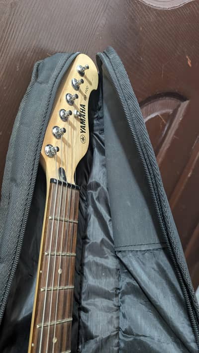 Yamaha EG112C + Amp + Cable + Pick + bag