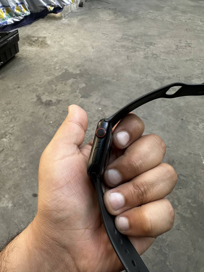 Apple Watch - SE 2nd Generation 1