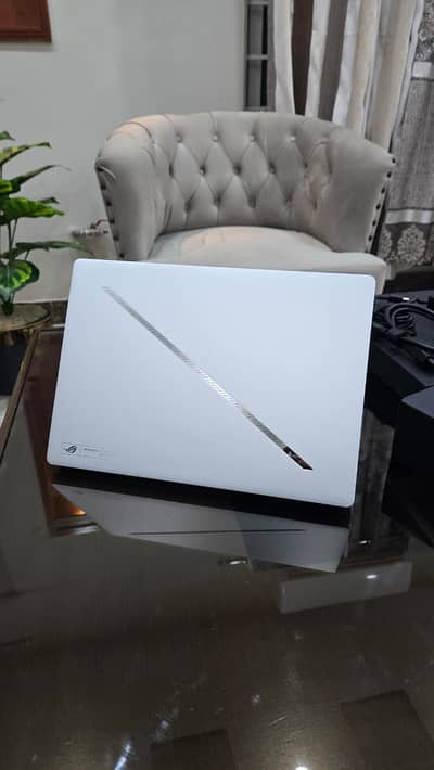 ROG Zephyrus G14 OLED 3K 120Hz - AMD Ryzen 9 and RTX 5060 - 16GB Ram