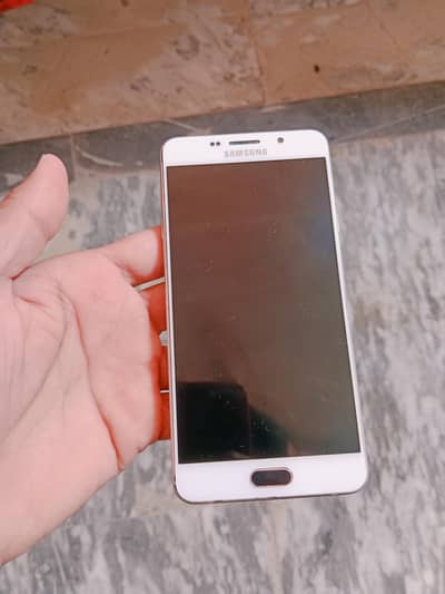 Samsung A7(6) saaaf condition bus 1 sim chal rahi hai baqi sb ok hai