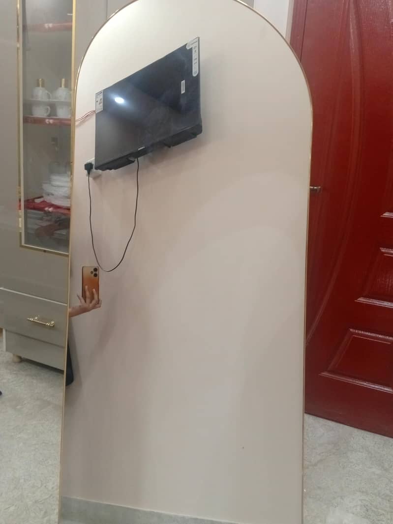 Full-length arched mirror 2
