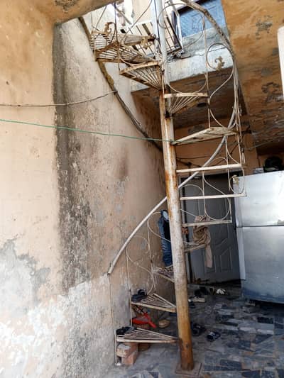 lohy ki bani Gool sari  Jis k 13  steps Hain for sale