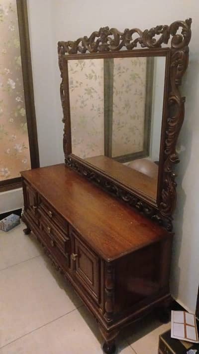 Dressing table with Mirror for sale