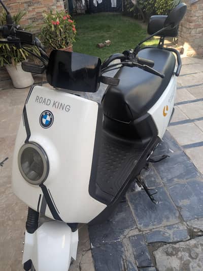 Road king Electric Scooty