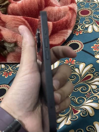 iPhone 13 128 Gb factory unlock 4 month sim time available waterpack