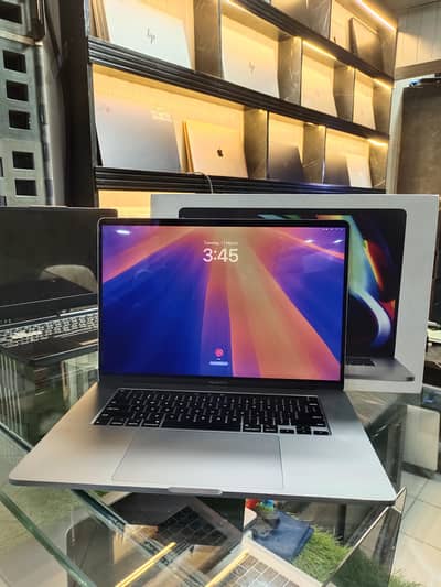MACBOOK PRO 2019  16inch core i. 9 16/1tb box charger complete