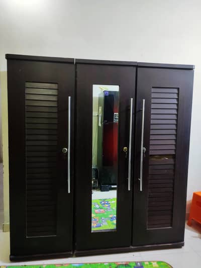 3 Door Wooden Almari with Mirror – Strong Condition