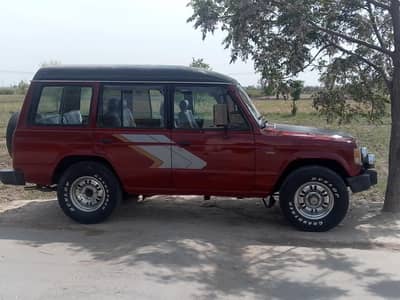 Mitsubishi Pajero 5 door AC working 4 by 4 only shuffle nahi hai gair
