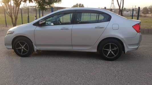 Honda city 2016 model Silver colour multan number. fresh car