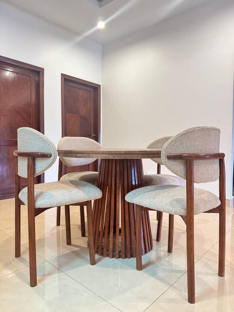 Aesthetic dining table for 4 0