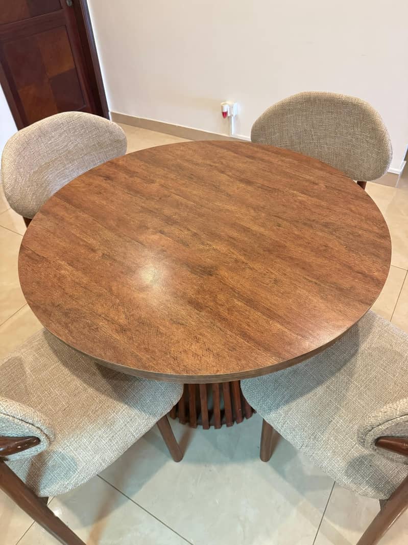 Aesthetic dining table for 4 1