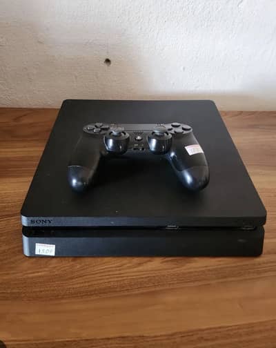 PS4 slim jailbreak in A+ condition
