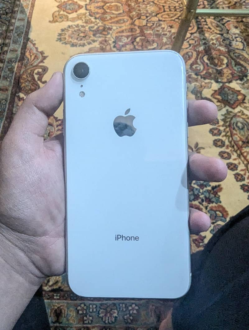 Iphone XR with box 0