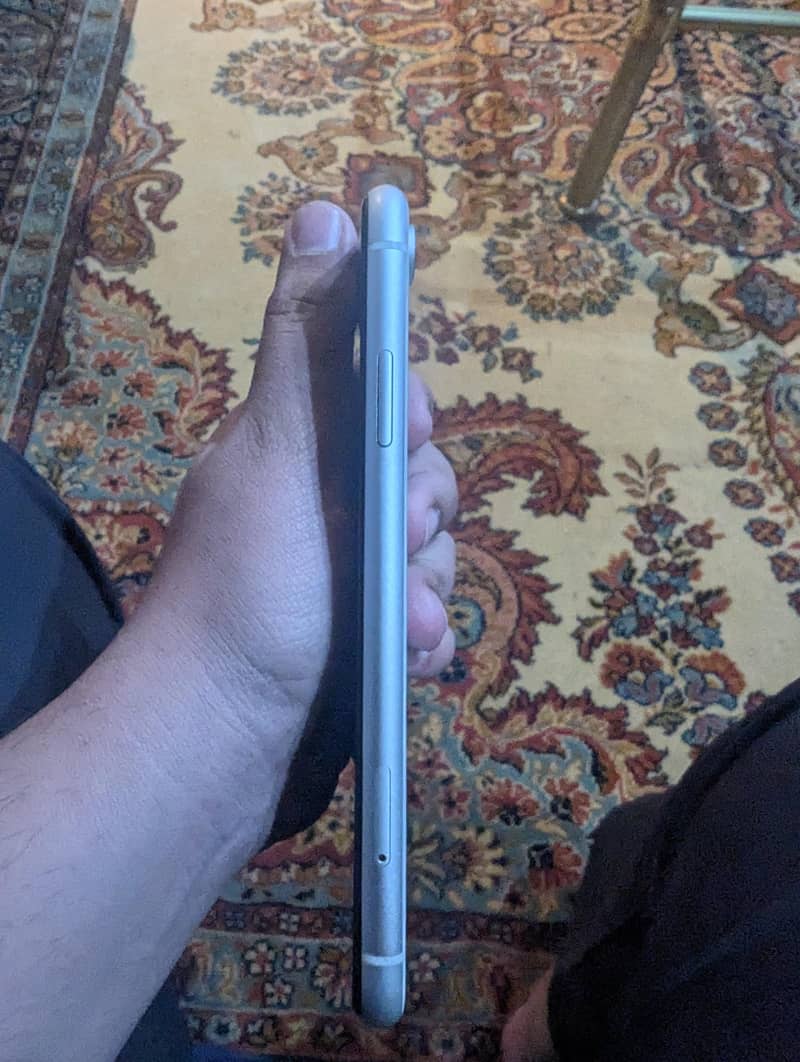 Iphone XR with box 4