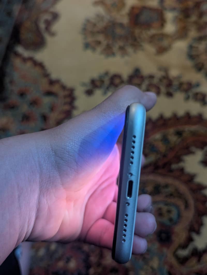 Iphone XR with box 5