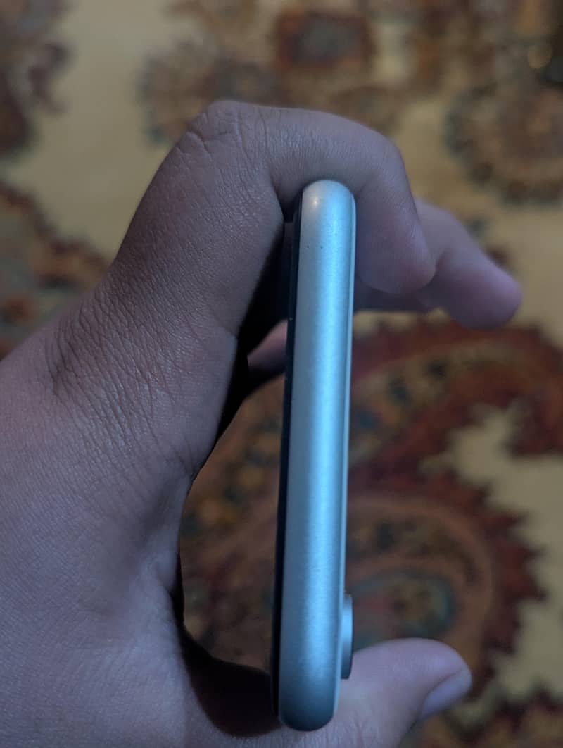 Iphone XR with box 6