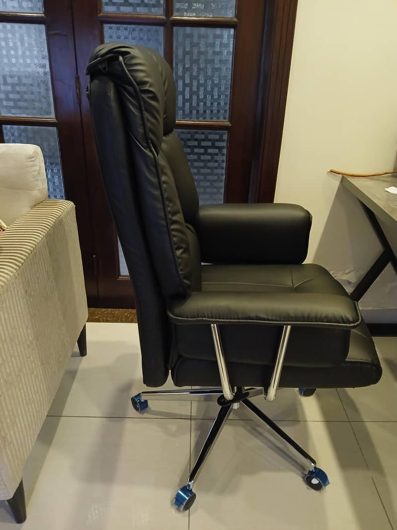 Executive Office Chair 1