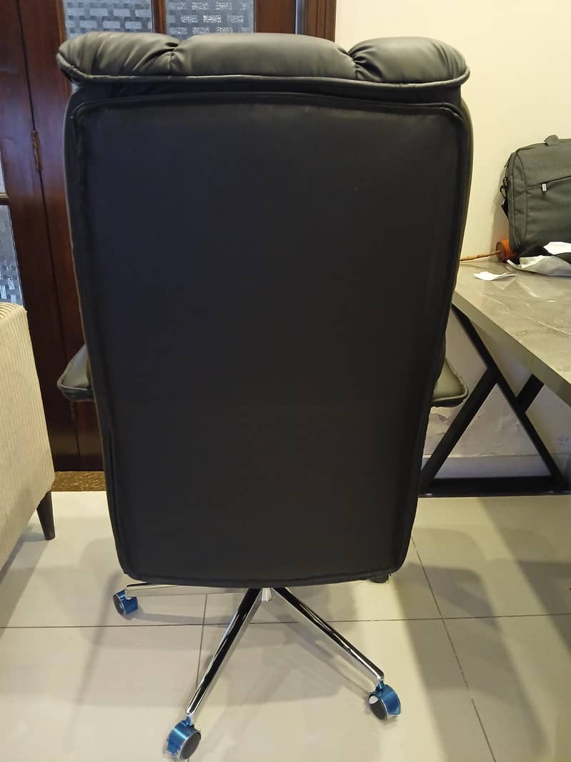 Executive Office Chair 6