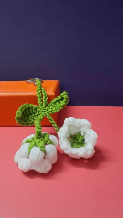 Flower crochet keychain