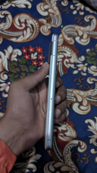 Google pixel 7 for sale. . . . 8/128