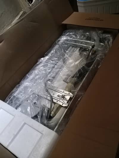 Sirf Ek month use hua hai or Bilkul new hai shopper pack hai